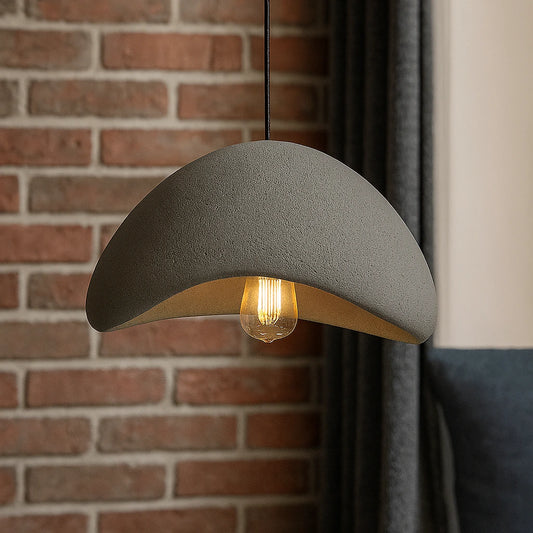 Suspension “Kumo Sabi” – Résine Grise Forme Nuage – Design Brut & Apaisant