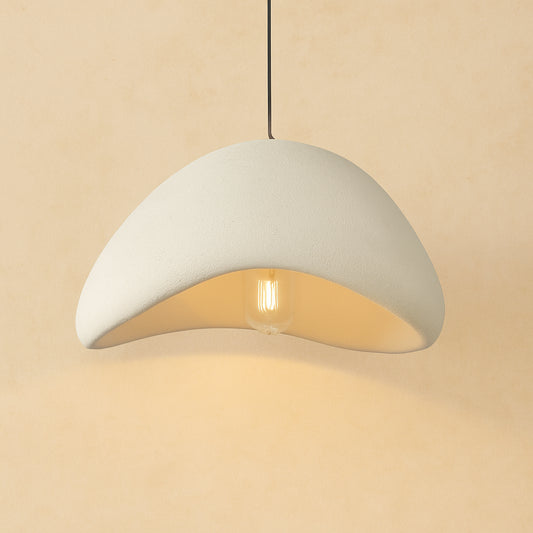 Suspension “Kumo Hikari” – Résine Blanche Sculptée – Éclairage Zen Forme Organique